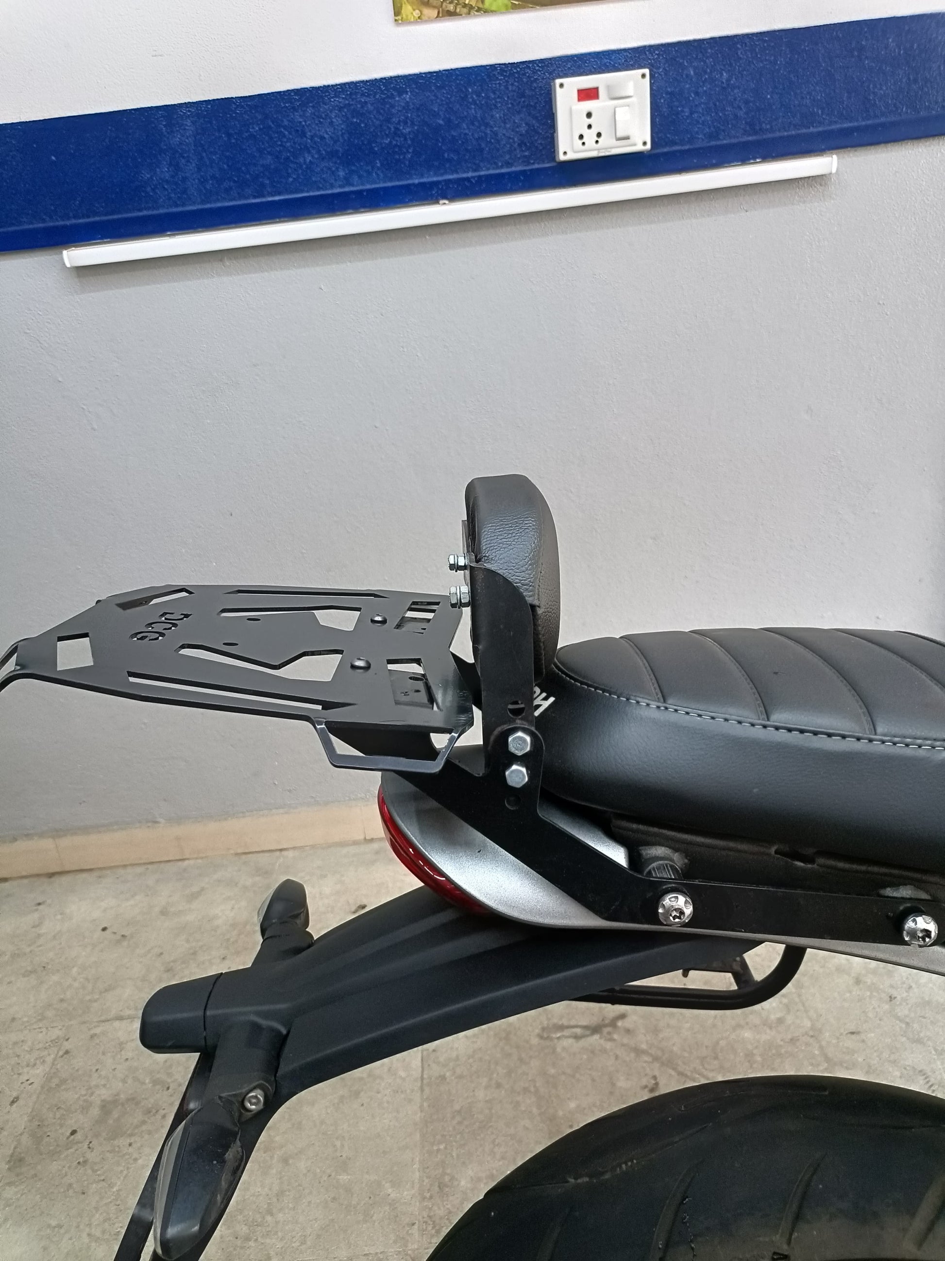 DCG Tail Rack for Triumph Speed 400, Tail Rack with Backrest, Black